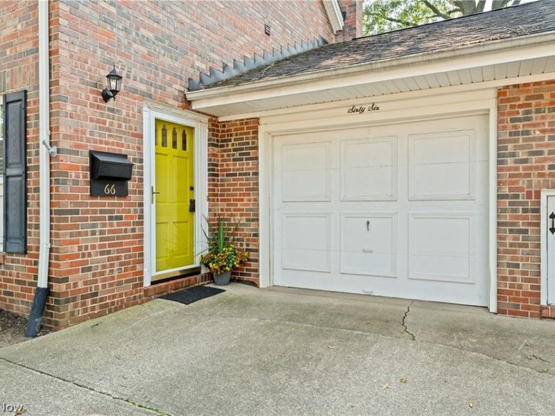 66 Yardley Lane, Akron, OH 44313 Photo 3