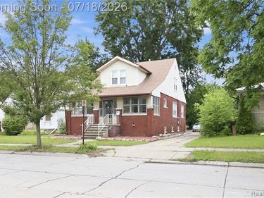 6915 Braun, Center Line, MI 48015