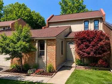 2910 Moon Lake Drive, West Bloomfield Twp, MI 48323