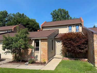 2910 Moon Lake Drive, West Bloomfield Twp, MI 48323