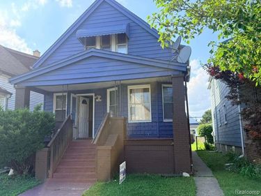 1957 Yemans Street , Hamtramck, MI 48212