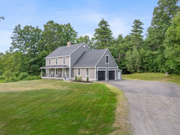 10 Vivs Way , Raymond, ME 04071