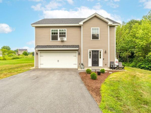 33 Gray Road , Cumberland, ME 04021