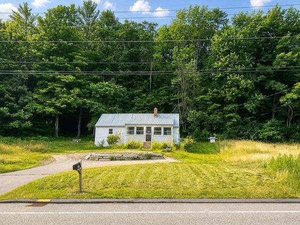 462 Main Street , Dixfield, ME 04224
