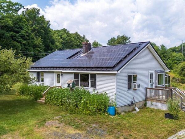 689 West Street , Rockport, ME 04856