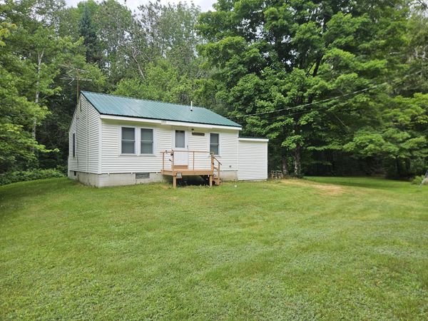 10 Moosehorn Road , Abbot, ME 04406