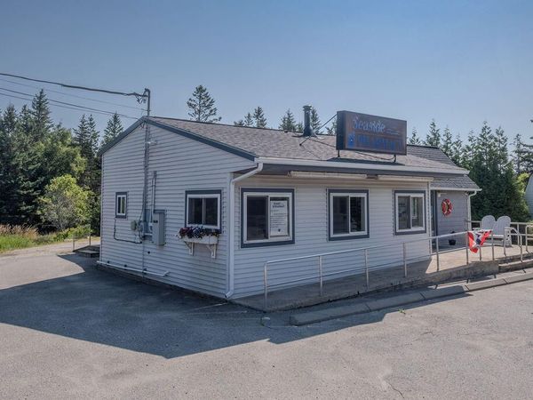 59 School Street , Stonington, ME 04681