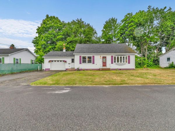 18 Grove Street , East Millinocket, ME 04430