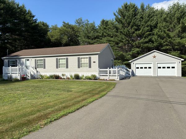 1 Karen Street , Palmyra, ME 04965