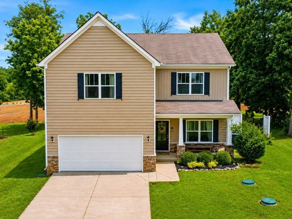 806 Silverhill Dr, Murfreesboro, TN 37129