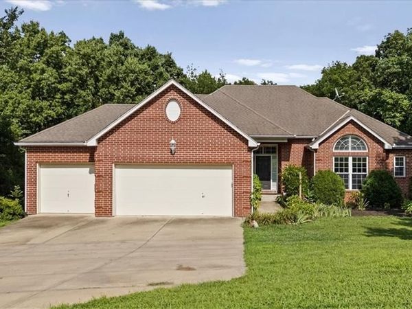 8565 Waverly Road, De Soto, KS 66018