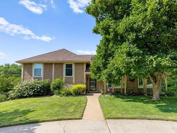 804 Tam O Shanter Drive, Kansas City, MO 64145