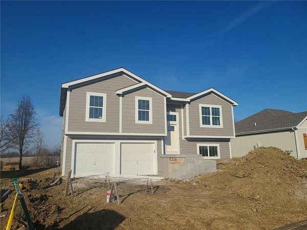 1909 Hawk View, Harrisonville, MO 64701