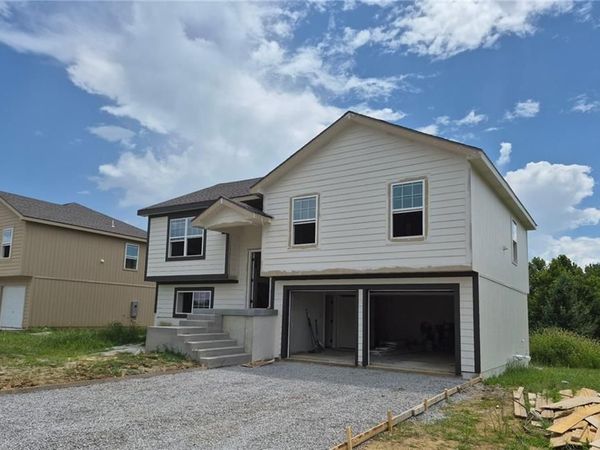 1909 Hawk View, Harrisonville, MO 64701