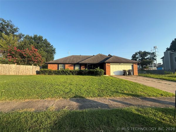 164 Fox Run Circle , Jenks, OK 74037