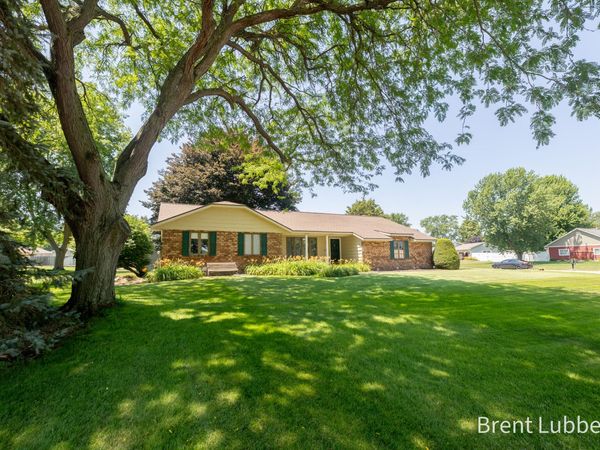 2685 E Chester Drive, Zeeland, MI 49464