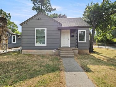 923 Hartsdale Drive , Dallas, TX 75211