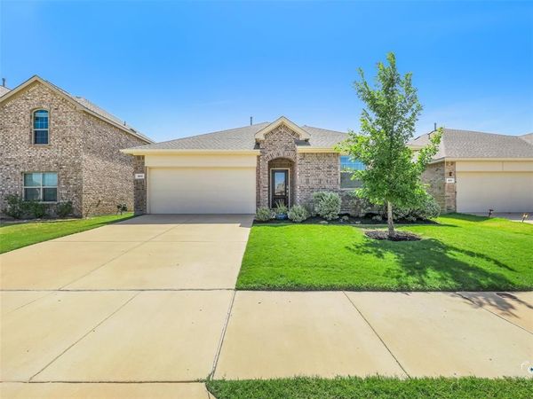 1613 Roadrunner Drive, Little Elm, TX 75068