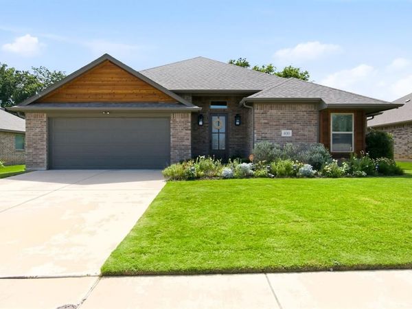 400 Brinkley Drive, Saginaw, TX 76179