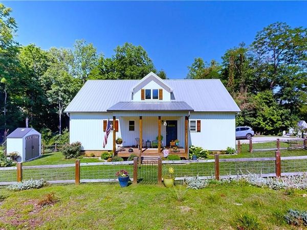 101 Chimney Court , Jamestown, NC 27282
