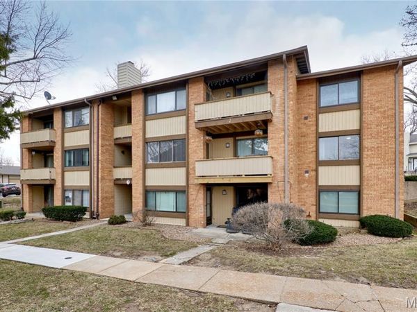 7 Fairways Circle , Unit E, St Charles, MO 63303