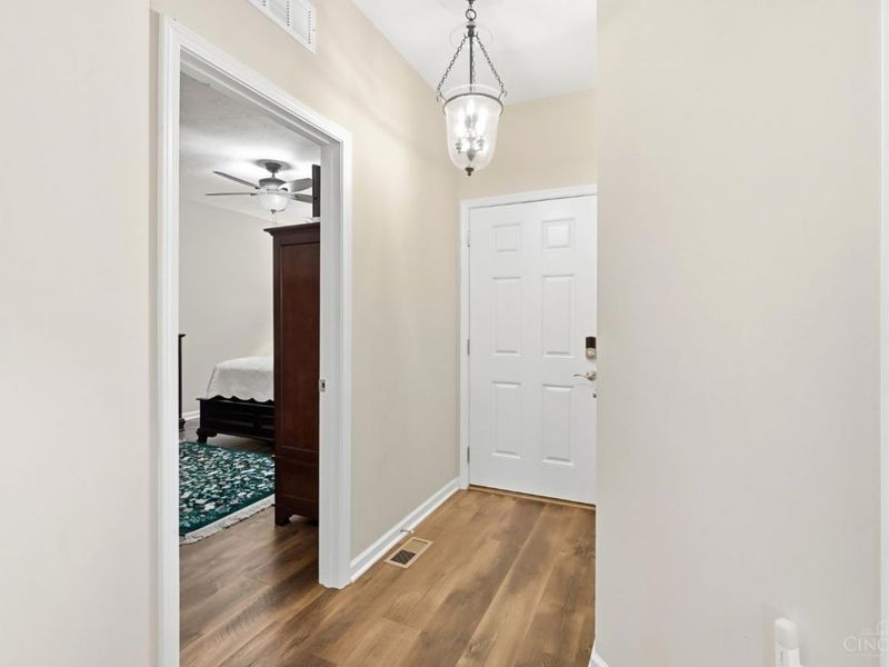 5528 W Mills Drive, Miami Twp, OH 45150 Photo 5
