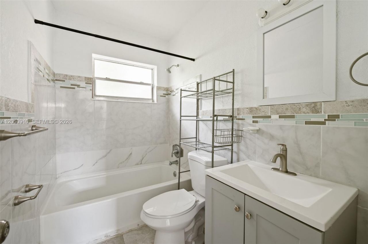 1429 NE 118th Ter , Miami, FL 33161 Photo