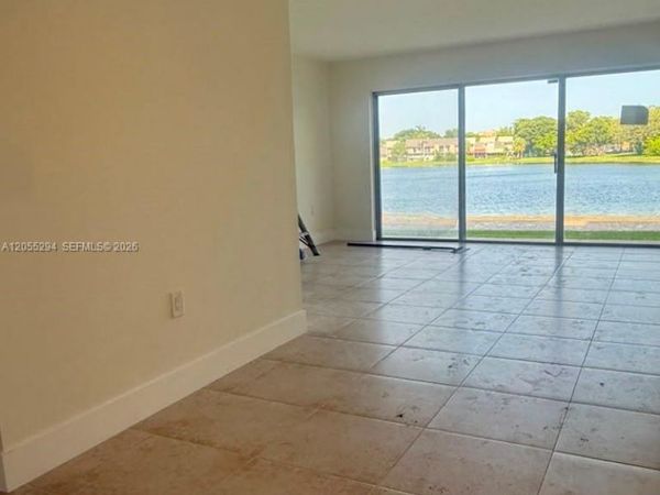 9351 Fontainebleau Blvd, Unit B112, Miami, FL 33172