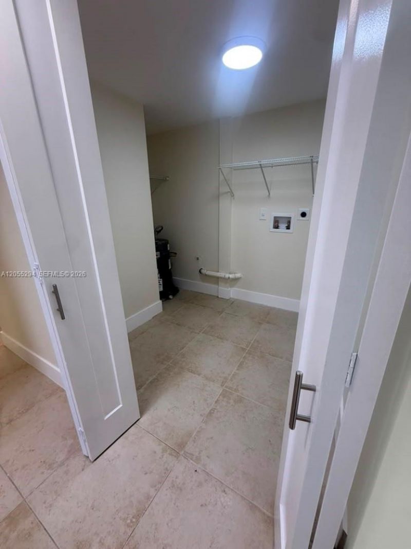 9351 Fontainebleau Blvd, Unit B112, Miami, FL 33172 Photo