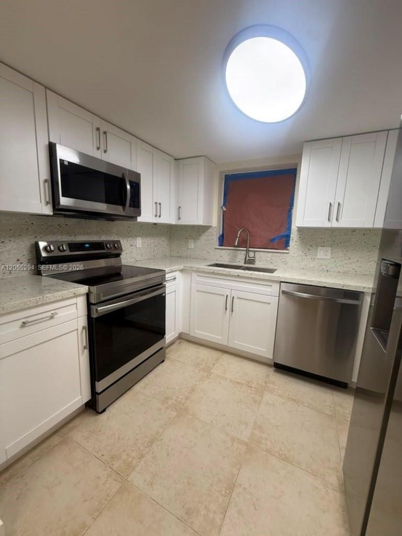 9351 Fontainebleau Blvd, Unit B112, Miami, FL 33172 Photo