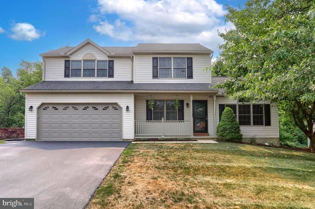 4 MAYFLY COURT , MYERSTOWN, PA 17067