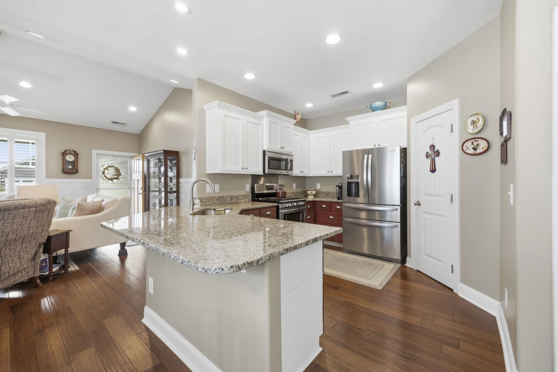 332 Waties Dr.  Photo 9
