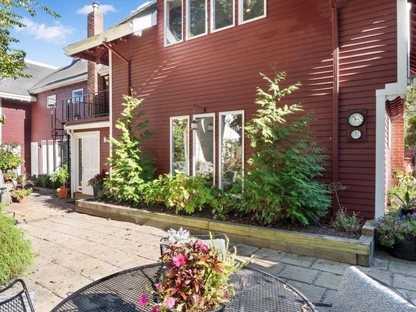 4 Coffin Court, Newburyport, MA 01950