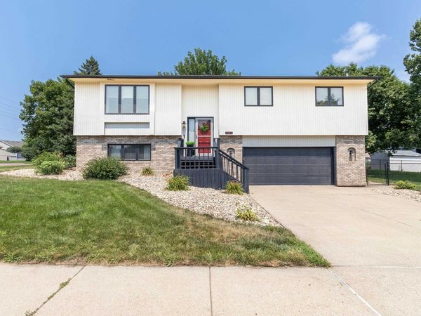 6804 W 51st St, Sioux Falls, SD 57106