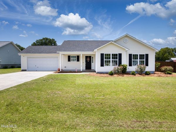 102 Harmony Way , Richlands, NC 28574