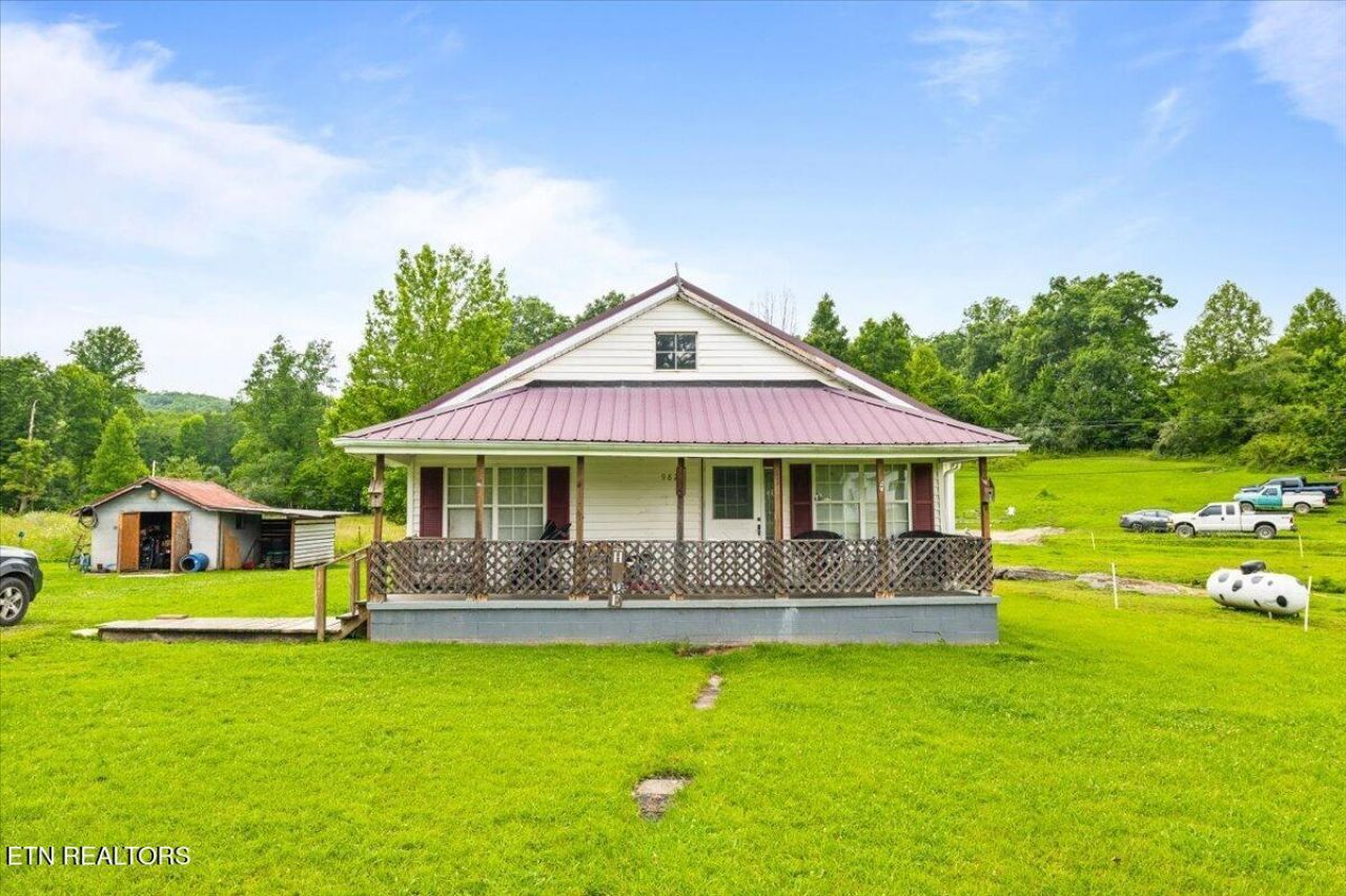 982 Little White Oak Rd, Duff, TN 37729 Main Photo