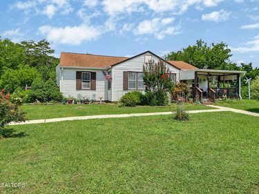211 Omega St, Harriman, TN 37748