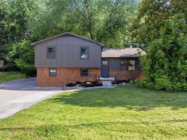 6015 John May Drive, Knoxville, TN 37921