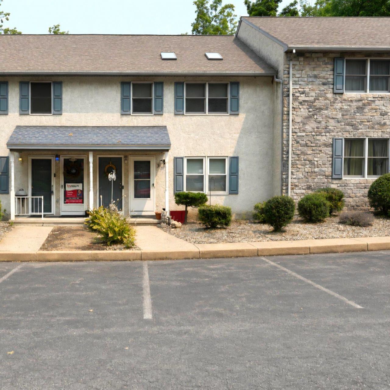 10 MAPLEWOOD AVENUE , MOHNTON, PA 19540
