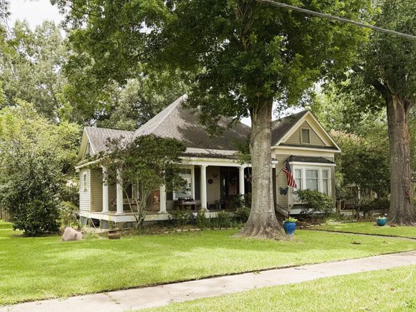 351 N 4th St , Eunice, LA 70535