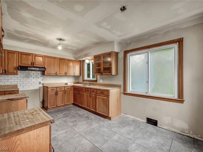 2680 Nesmith Lake Boulevard, Akron, OH 44314 Photo 8