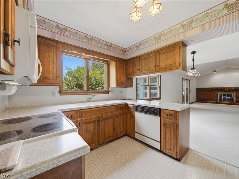135 Seneca Trail SW, Hartville, OH 44632 Photo 11