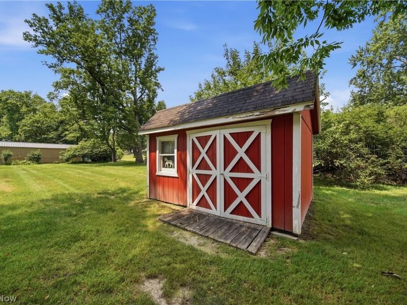 135 Seneca Trail SW, Hartville, OH 44632 Photo 45