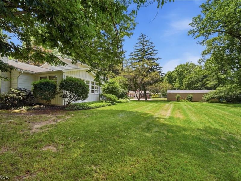 135 Seneca Trail SW, Hartville, OH 44632 Photo 46
