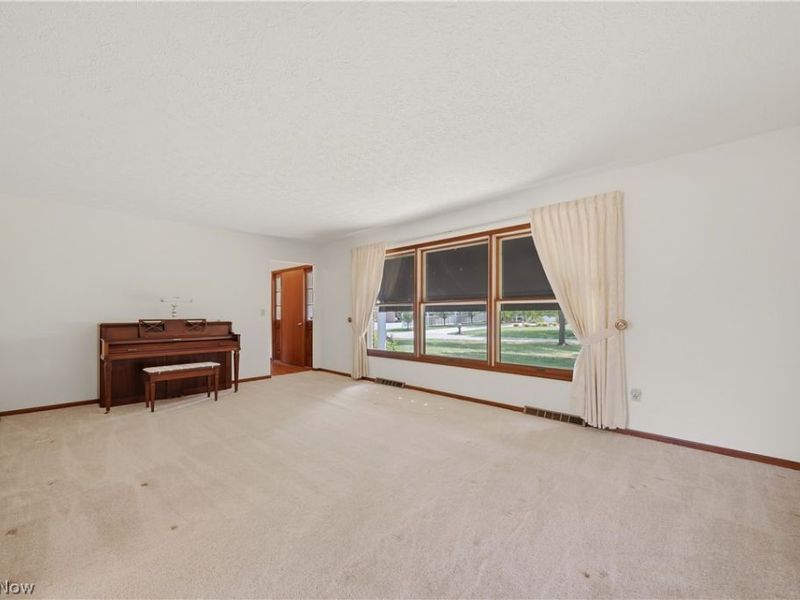 135 Seneca Trail SW, Hartville, OH 44632 Photo 7