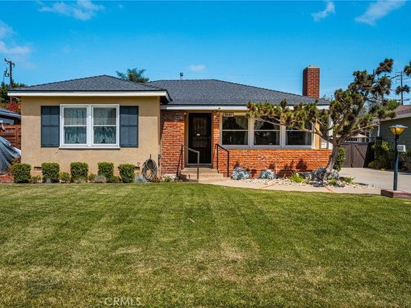 2687 Riverside, Costa Mesa, CA 92627