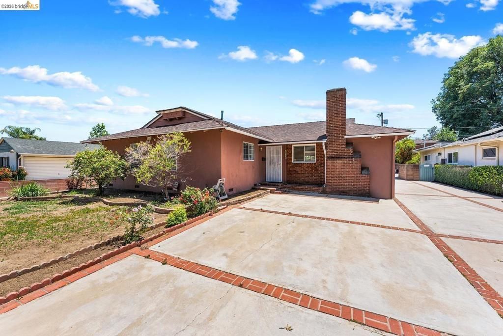 15138 Hiawatha St , Mission Hills, CA 91345 Main Photo