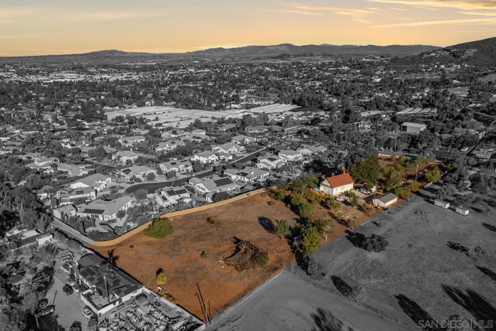 2261 Edgehill Rd , Vista, CA 92084 Main Photo