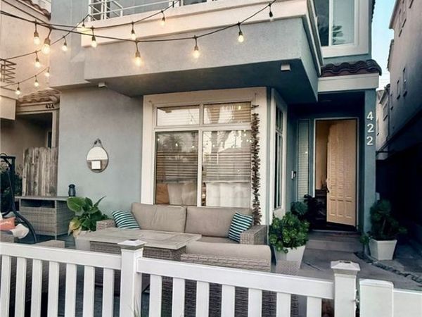 422 8th Street , Huntington Beach, CA 92648