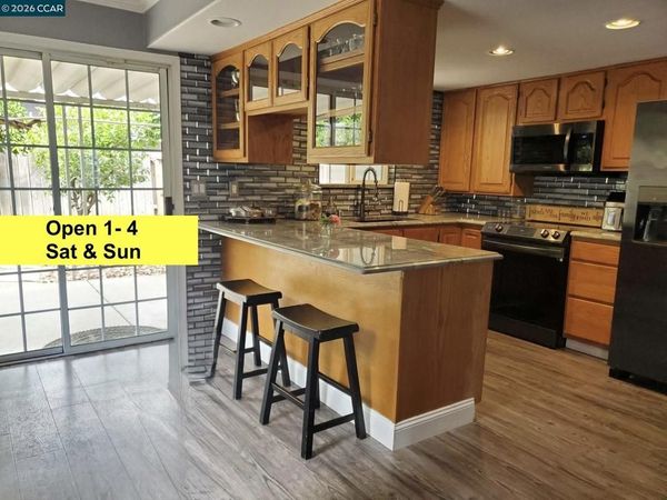 552 Redwood Dr, Vacaville, CA 95687